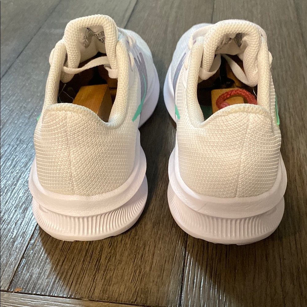 Nike Downshifter 11 ‘ White Signal Green’ - Picture 5 of 12